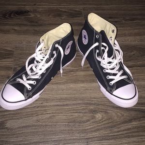 Converse men’s shoes size 10.5